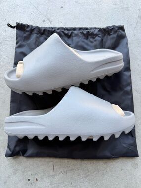 Yeezy YS-01 Slide Sandals in Light Gray - Brand New Size 10M